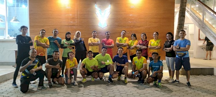 Lari Malam Membangun Kemitraan Bhayangkara NTT Runnes bersama Kupang Runners.