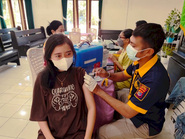 Polresta Kupang Kota Membuka Pelayanan Vaksinasi Booster Di Tempat Ibadah.