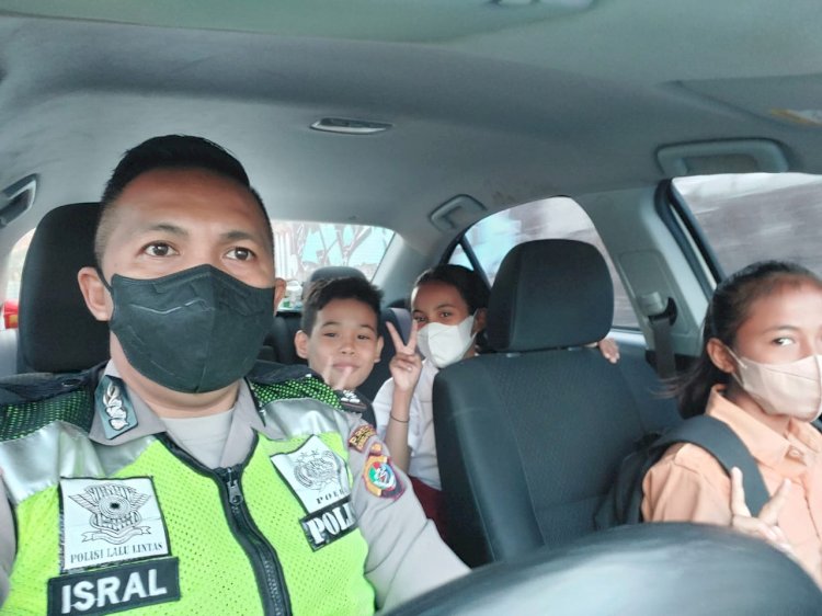Satuan Lantas Polresta Kupang Kota laksanakan giat KESAMBER Ke Sekolah Aman Bersama Polisi.