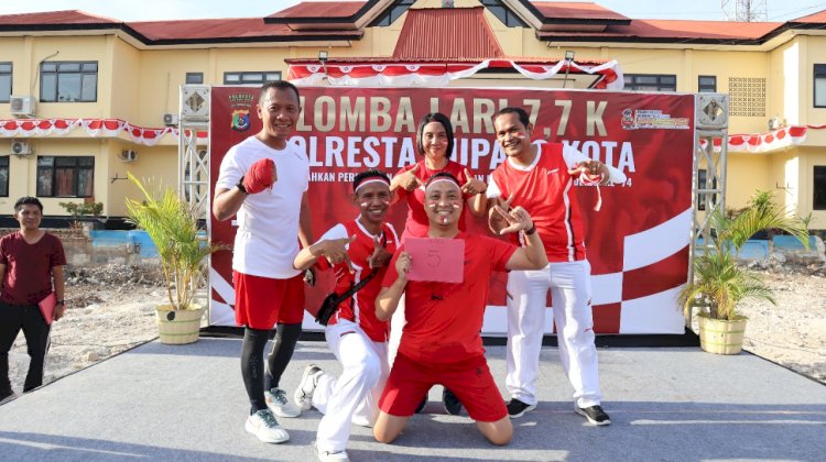 Polresta Kupang Kota Rayakan HUT Kemerdekaan Republik Indonesia Ke-77 Dengan Lomba Lari Beregu 7,7 Km