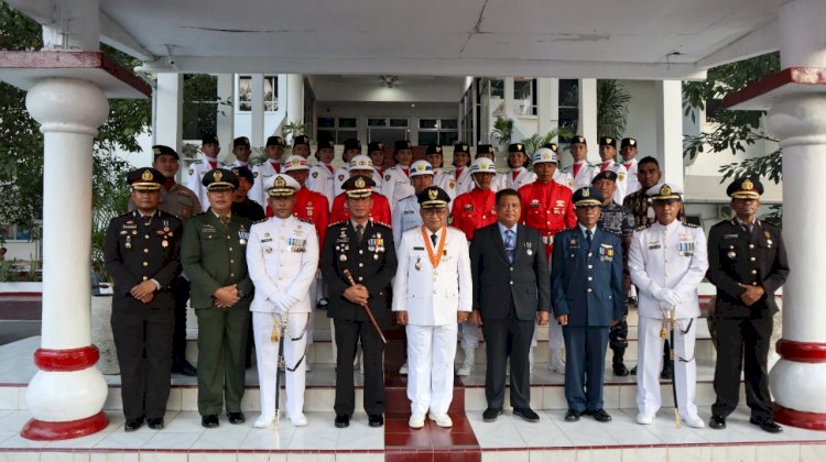 Kapolresta Kupang Kota  Hadiri Upacara Penurunan Bendera Merah Putih Dalam Rangka Peringatan Proklamasi Kemerdekaan Republik Indonesia Ke-77  Tingkat Kota Kupang