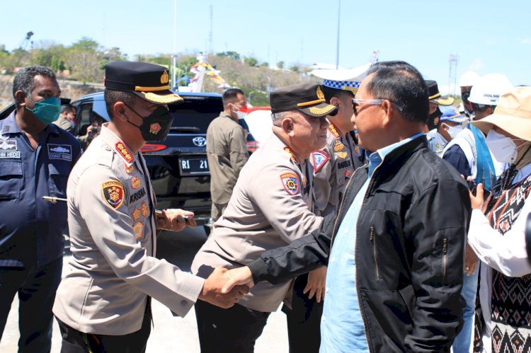 Kapolresta Kupang Kota Jemput Menteri Dalam Negeri Republik Indonesia di Pelabuhan Tenau Kupang