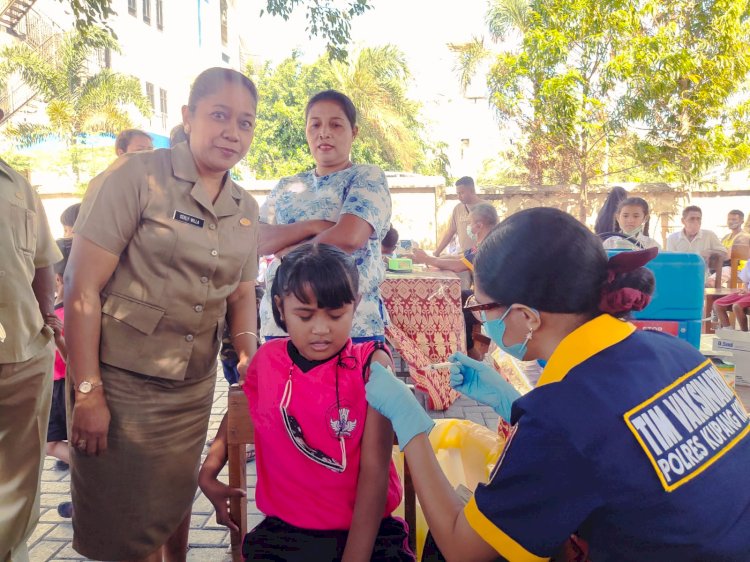 Polresta Kupang Kota Terus Beri Pelayanan Vaksin Covid-19 Bagi Anak Sekolah Dasar