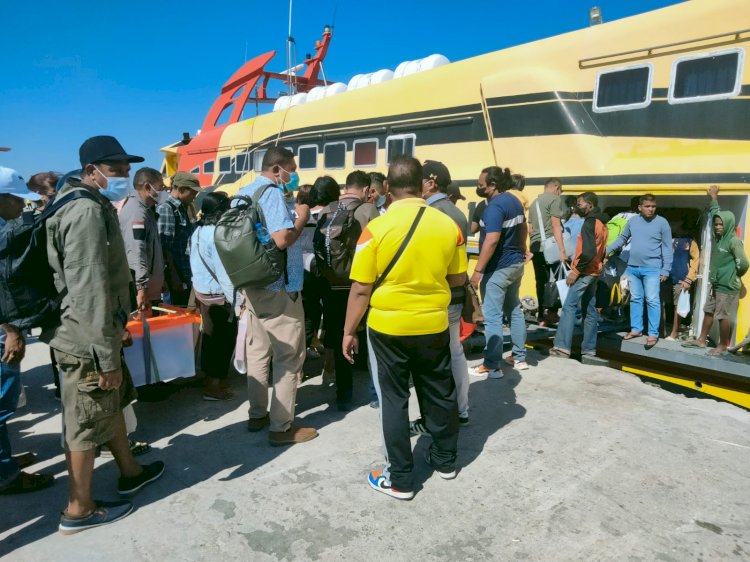 Personel Polsubsektor Pelabuhan Tenau Laksanakan Pengamanan Keberangkatan penumpang KFC Express Bahari 1F