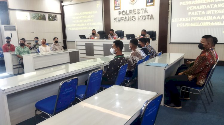 Pengambilan sumpah dan penandatanganan pakta integritas calon siswa tamtama Polri  T. A. 2022 Polresta Kupang Kota
