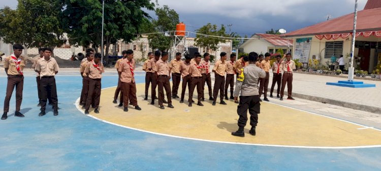 Bhabinkamtibmas Oebufu Beri Pembinaan Terhadap Siswa SMA Negeri 5 Kupang