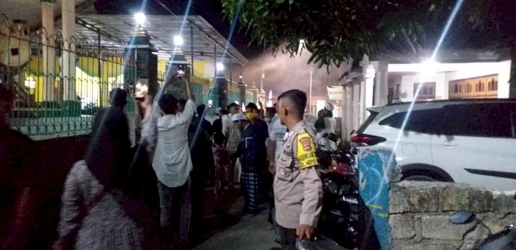Bhabinkamtibmas Nefonaek Laksanakan Pengamanan Perayaannya Maulid Nabi di Masjid Baiturahman Perumnas