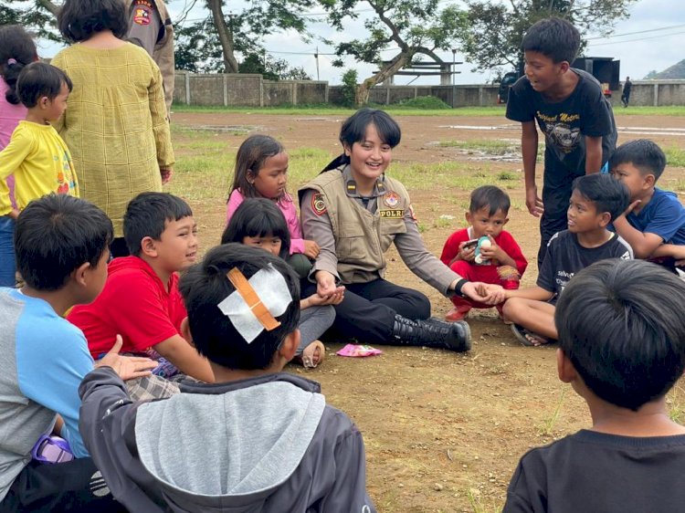 Upaya Polri Kembalikan Senyum Anak-anak dan Ibu-ibu Korban Gempa Cianjur