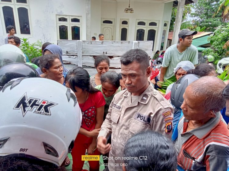 Bhabinkamtibmas Polsek Oebobo Pantau Operasi Pasar Minyak Tanah di Kantor Lurah Oebufu