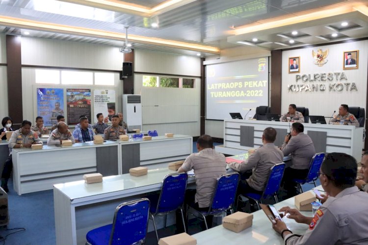 Kabagops Polresta Kupang Kota Membuka Latihan Praoperasi Pekat Turangga 2022