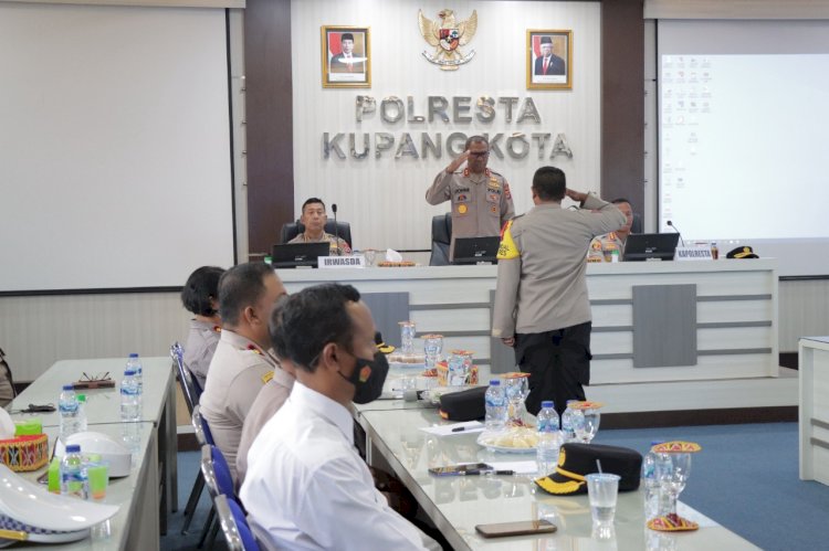 Kunjungi Polresta, Kapolda NTT adakan pertemuan bersama PJU Polresta Kupang Kota. 