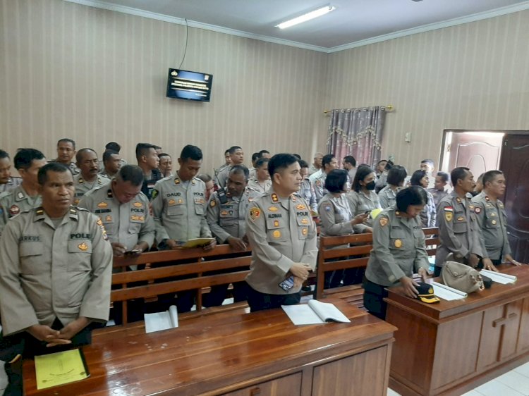 Personel Polresta Kupang Kota Ikut Binrohtal, Wakapolresta: Jangan Lupa Selalu Mengucap Syukur.