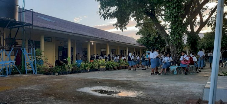 Peraturan Pemerintah Tentang Jam Masuk Sekolah Pukul 05.00 Pagi, Polsek Maulafa Berikan Rasa Aman Kepada Siswa dan Guru.