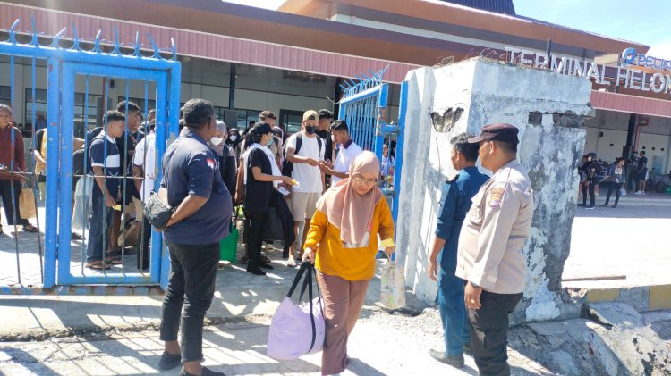 Arus Mudik Lebaran 1444 H di Pelabuhan Tenau Kupang Mulai Terjadi Peningkatan, Personel Piket Gabungan Perketat Pengamanan.