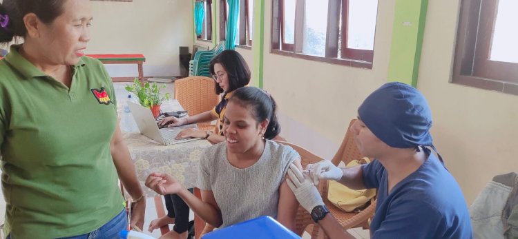 Klinik Pratama Parama Satwika Polresta Kupang Kota Berikan Pelayanan Vaksinasi Covid-19 Bagi Kaum Rentan dan Disabilitas.