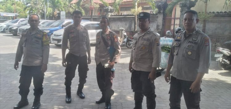 Polsek Kelapa Lima Berikan Pengamanan di Pura Luhur Oebanantha Kota Kupang.
