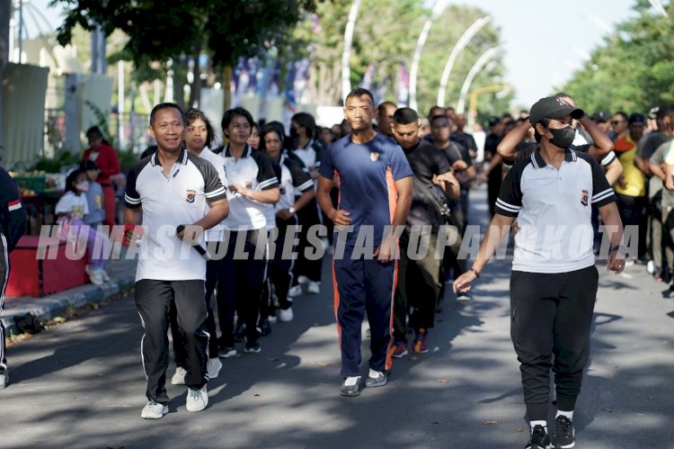 Personel Polresta Kupang Kota Kompak Dengan TNI, Melalui Olahraga Bersama di Arena CFD.