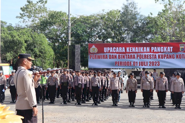 Beri Arahan Saat Apel Pagi, Kapolresta Kupang Kota Minta Personel Selalu Hadir Memberikan Pelayanan Kepada Masyarakat