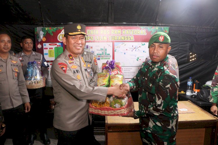 Patroli Skala Besar, Wakapolda NTT dan Forkopimda Pastikan Keamanan Malam Natal di Kota Kupang.-
