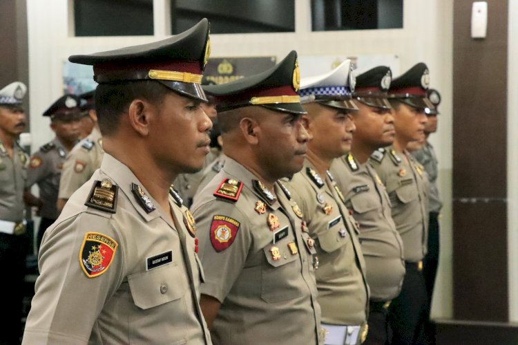 Kapolresta Kupang Kota Kombes Krisna Pimpin Upacara Kenaikan Pangkat Personel