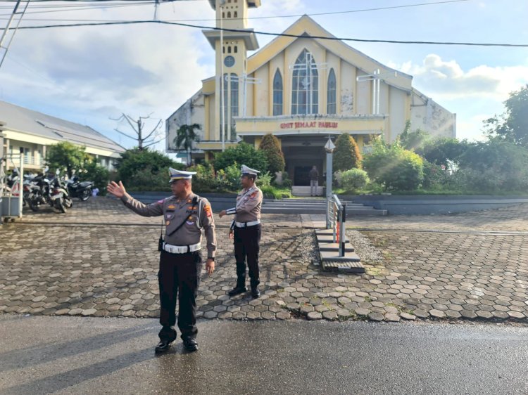 Jamin Keamanan Beribadah, Satlantas Polresta Jaga Kebaktian Gereja di Kota Kupang