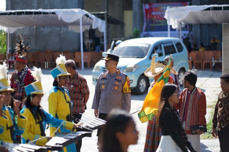 Pawai Bulan Budaya GMIT, Kapolresta Kupang Kota Pimpin Langsung Personel Pengamanan di Lokasi