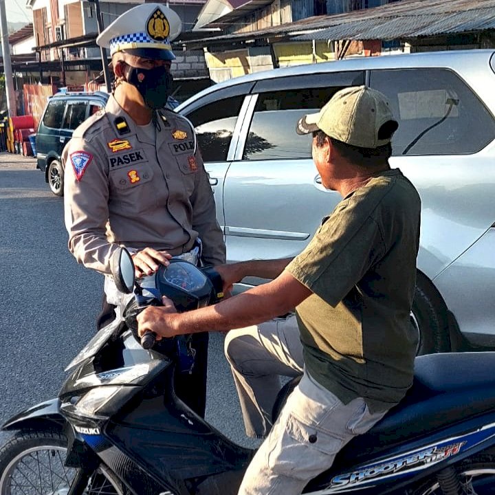 Unit Lantas Polsek Alak Gatur Lalin dan Berikan Himbauan Kepada Pengendara