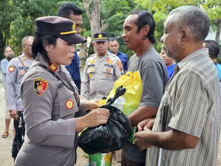 Polresta Kupang Kota Gelar Pengobatan Gratis dan Kembali Bagikan Paket Sembako di Maulafa