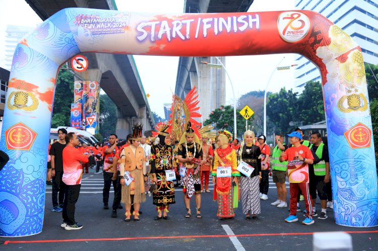 Kapolri Buka Bhayangkara Fun Walk 2024: Bersama Bergerak untuk Persatuan