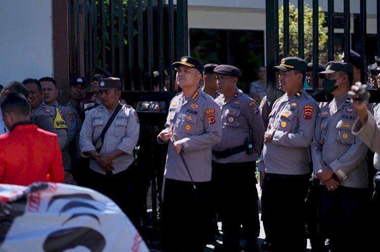 Aksi Unras dan Audiens oleh Aliansi Rakyat NTT Menggugat, Mendapat Pengawalan Ketat Anggota Polresta