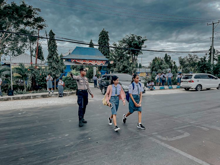 Pengaturan Lalu Lintas Sat Samapta Polresta di SMA Negeri 3 Kota Kupang