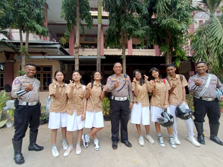 Dikmas Lantas Polresta Kupang Kota di SMA Katolik Giovanni Kupang