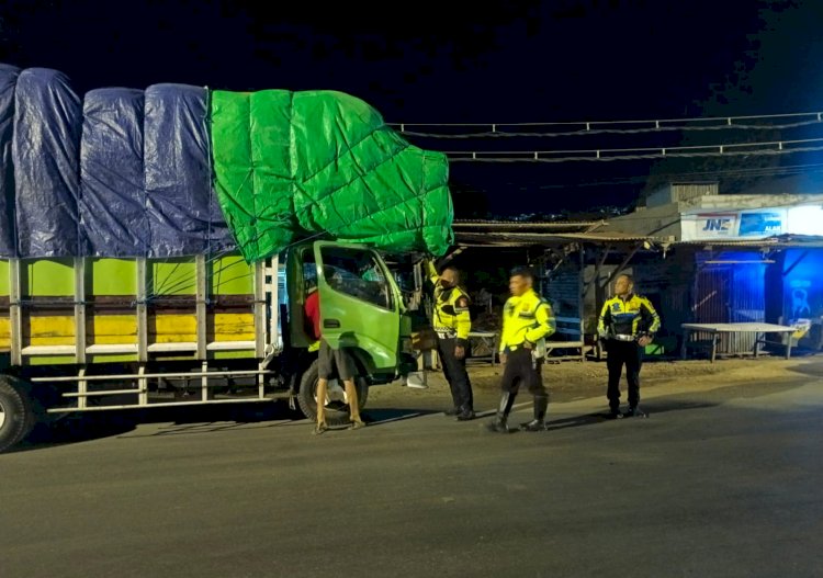 Truk ODOL Melintas di Alak, Polantas Kenakan Sanksi Tilang