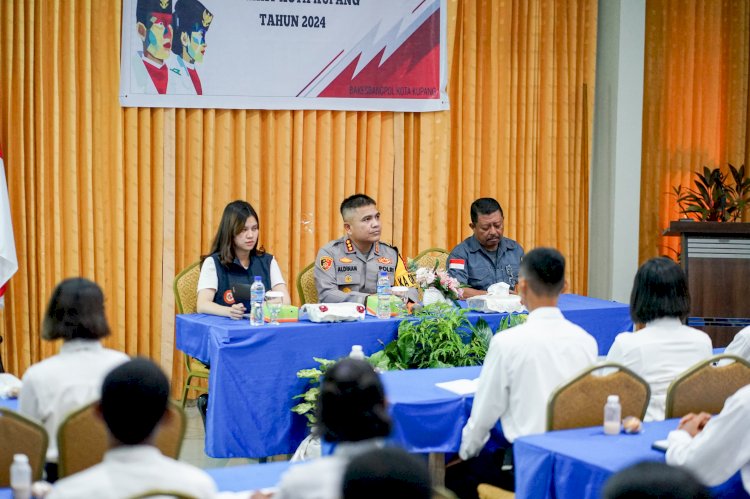 Kapolresta Kombes Aldinan Manurung Berikan Pembekalan Kepada Paskibraka Kota Kupang