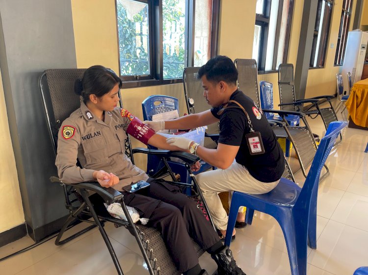 Sambut Hari Jadi ke-76, Polwan Polresta Kupang Kota Ikut Aksi Sosial Donor Darah