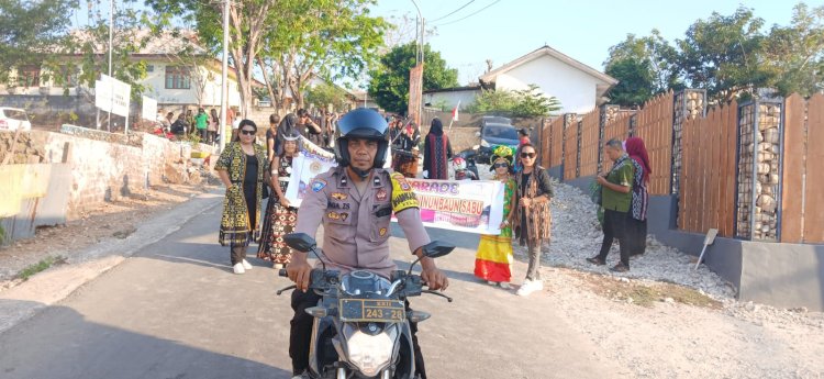 Bhabinkamtibmas Kelurahan NBS Kawal dan Amankan Jalannya Parade Budaya