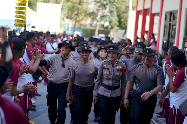 Long March dan Siraman Air Kembang, Tradisi Bintra di Polresta Kupang Kota