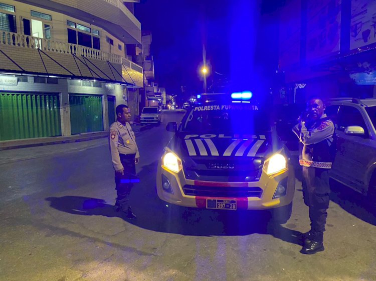 Berikan Rasa Aman di Malam Hari, Sat Samapta Polresta Kupang Kota Laksanakan Blue Light Patrol Antisipasi Kejahatan di Jalan