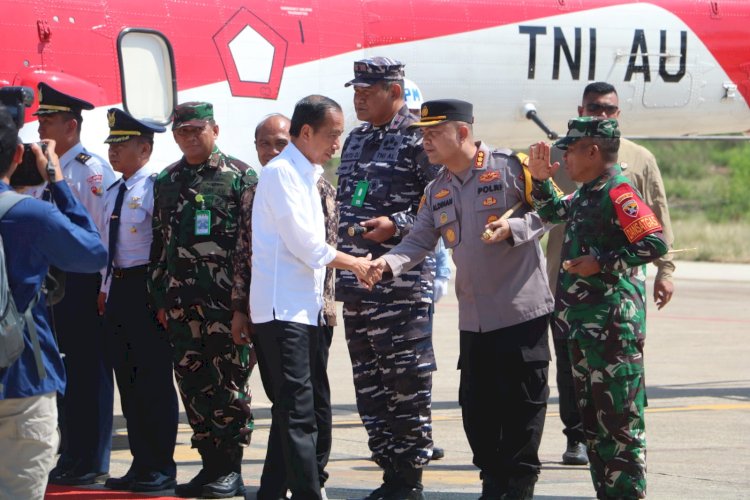 Kapolresta Kupang Kota Sambut Kedatangan Presiden Jokowi, Usai Kunker di TTS dan TTU