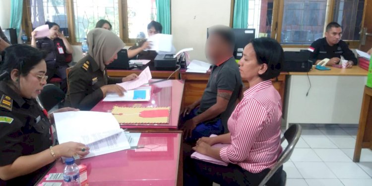 Penyidik PPA Polresta Kupang Kota Limpahkan Tersangka Oknum ASN yang Aniaya Istri di Naimata hingga Meninggal Dunia