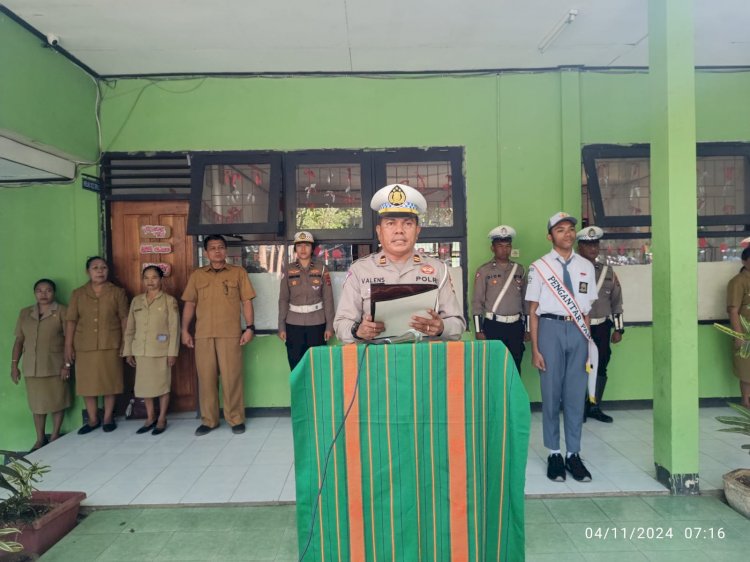 Gelar Sosialisasi : Siswa SMAN 4 Kota Kupang Diajak Tertib Berlalu Lintas Saat Berkendara