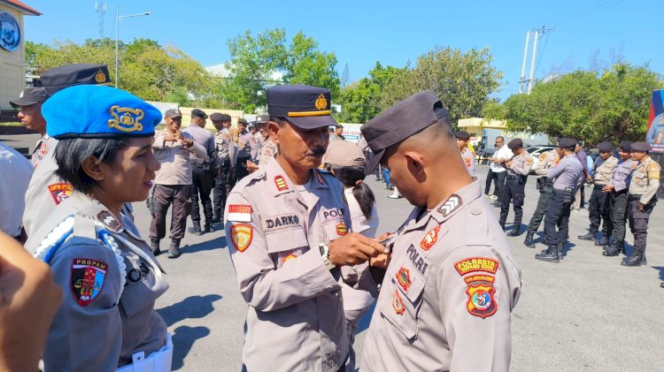 Bagian SDM dan Seksi Propam Tertibkan Penggunaan Brevet Personel Polresta Kupang Kota