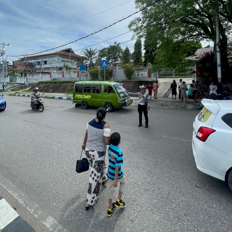 Satlantas Polresta Kupang Kota Atur Lalin dan Pengamanan Ibadah di Gereja