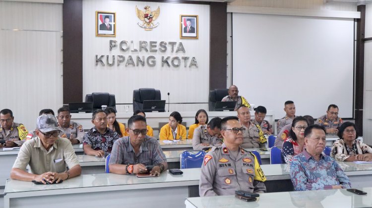 Libatkan Toga, Tomas dan Mahasiswa Polresta Kupang Kota Ikuti Dialog Publik Penguatan Internal Polri.