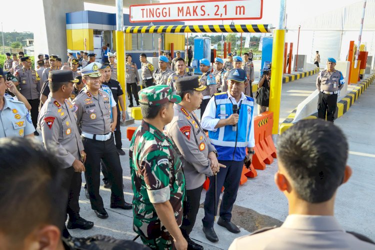 Persiapan Pengamanan Natal-Tahun Baru, Kapolri dan Panglima TNI Tinjau Gerbang Tol Prambanan