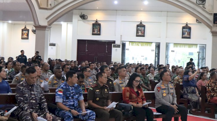 Personel Polresta Kupang Kota Hadiri Natal Bersama Polda NTT di Gereja St. Maria Assumpta