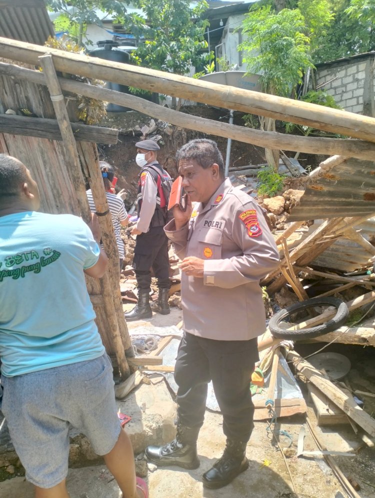 Datangi Lokasi Longsor yang Timbulkan Korban Jiwa di Oebufu, Kapolsek Koja Imbau Warga Selalu Waspada