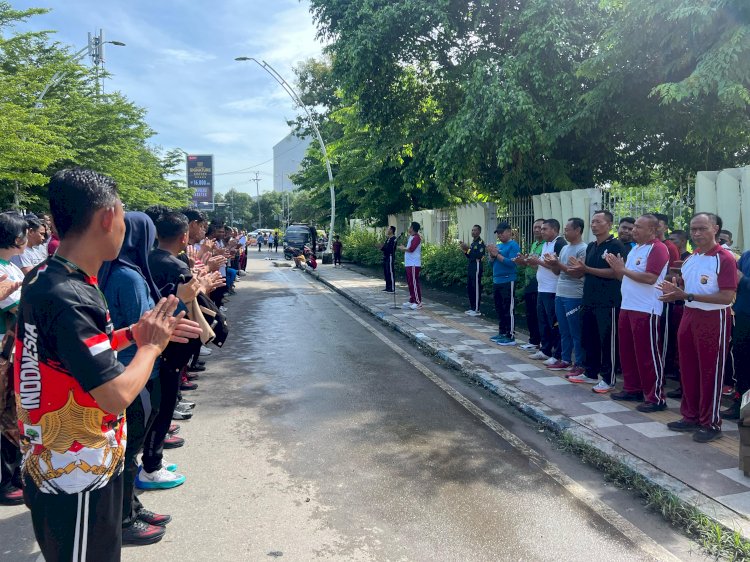 Olahraga Bersama Polresta Kupang Kota, Kombes Aldinan Manurung: Wujud Syukur Atas Kesehatan yang Prima.