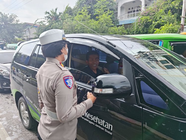 Operasi Keselamatan Turangga, Satlantas Polresta Kupang Kota Tegur Pengemudi Tidak Gunakan Sabuk Pengaman.