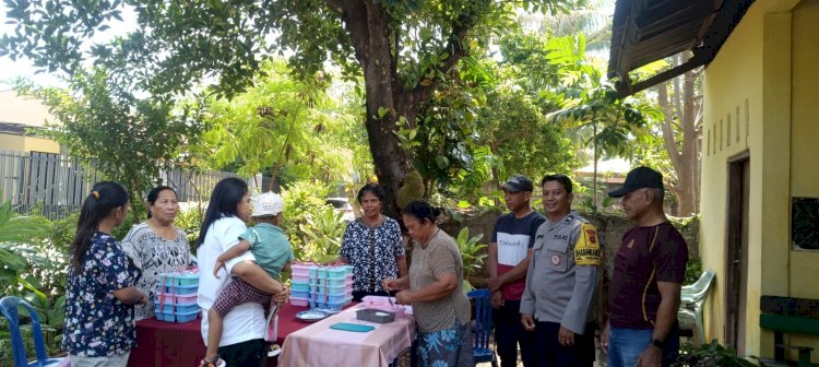 Sukseskan Asta Cita, Bhabinkamtibmas Oesapa Barat Bantu Bagikan MBG Ke Warga